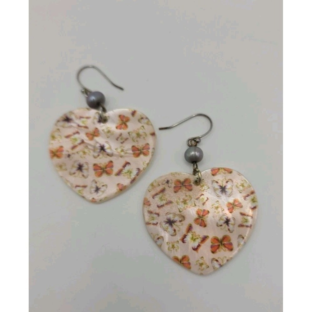 Vintage Heart Shaped Mother Of Pearl Shell Dangle Earrings Butterfly Pattern - Picture 10 of 13